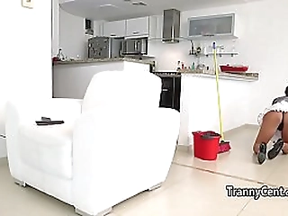 dude crossing his cock with shemale