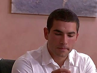 jessy dubai tries to leave her bf