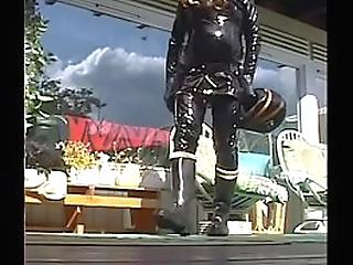 Japanese jacking off! Watch him blow his load on Fucking beautiFul bitches'